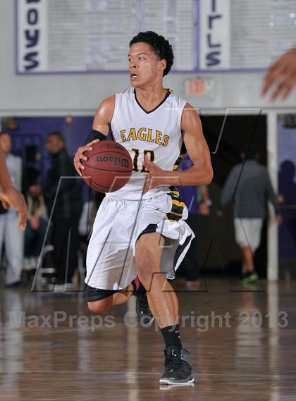 Thumbnail 3 in Foothill vs. Eisenhower (St. Hope Elite Classic) photogallery.
