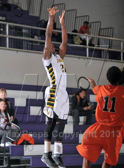 Thumbnail 1 in Foothill vs. Eisenhower (St. Hope Elite Classic) photogallery.