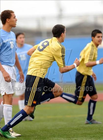 Thumbnail 2 in Bullard vs. El Camino Real (CIF D1 SoCal Regional Final) photogallery.