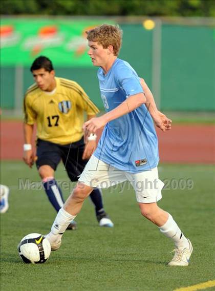 Thumbnail 3 in Bullard vs. El Camino Real (CIF D1 SoCal Regional Final) photogallery.