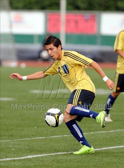 Thumbnail 2 in Bullard vs. El Camino Real (CIF D1 SoCal Regional Final) photogallery.