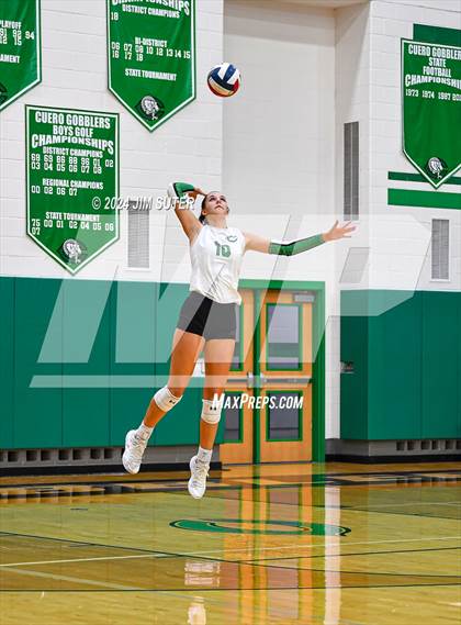 Thumbnail 3 in Cuero vs Goliad photogallery.
