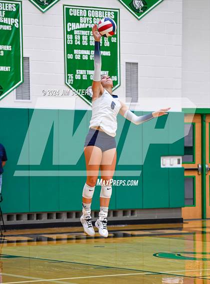 Thumbnail 2 in Cuero vs Goliad photogallery.