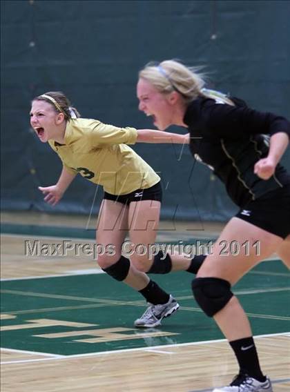 Thumbnail 2 in Appleton East @ Oshkosh North photogallery.