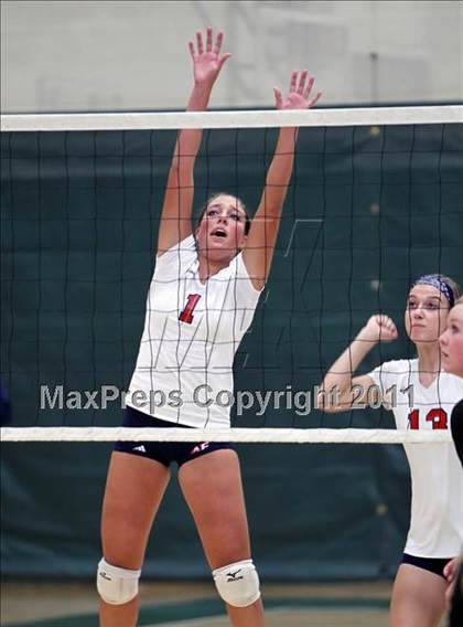 Thumbnail 1 in Appleton East @ Oshkosh North photogallery.