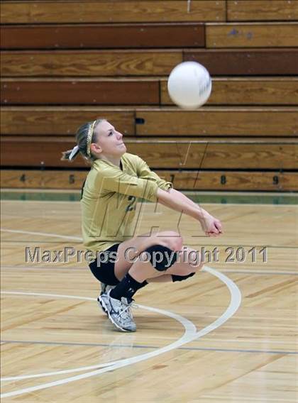 Thumbnail 1 in Appleton East @ Oshkosh North photogallery.