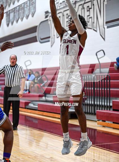 Thumbnail 3 in C.H. Yoe vs Connally (Cameron Chamber Christmas Classic) photogallery.