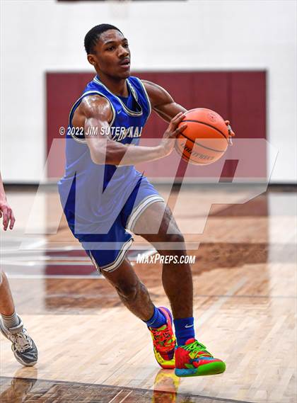 Thumbnail 2 in C.H. Yoe vs Connally (Cameron Chamber Christmas Classic) photogallery.