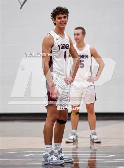Thumbnail 2 in C.H. Yoe vs Connally (Cameron Chamber Christmas Classic) photogallery.