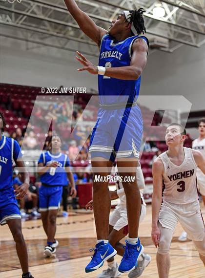 Thumbnail 3 in C.H. Yoe vs Connally (Cameron Chamber Christmas Classic) photogallery.