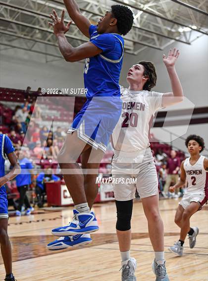 Thumbnail 3 in C.H. Yoe vs Connally (Cameron Chamber Christmas Classic) photogallery.