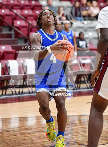 Thumbnail 1 in C.H. Yoe vs Connally (Cameron Chamber Christmas Classic) photogallery.