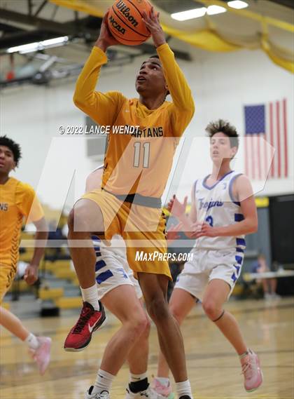 Thumbnail 2 in Longmont vs. Thomas Jefferson photogallery.
