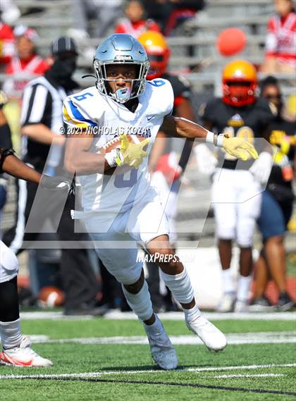 Thumbnail 3 in St. Bernard vs. Dominguez photogallery.