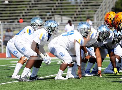 Thumbnail 2 in St. Bernard vs. Dominguez photogallery.