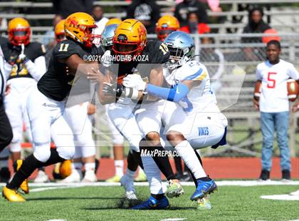 Thumbnail 1 in St. Bernard vs. Dominguez photogallery.