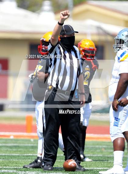 Thumbnail 3 in St. Bernard vs. Dominguez photogallery.
