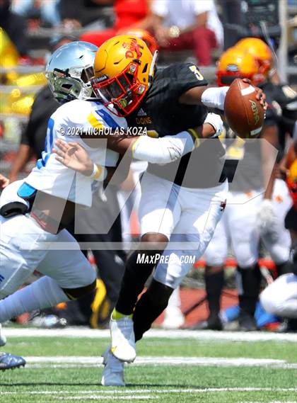 Thumbnail 2 in St. Bernard vs. Dominguez photogallery.