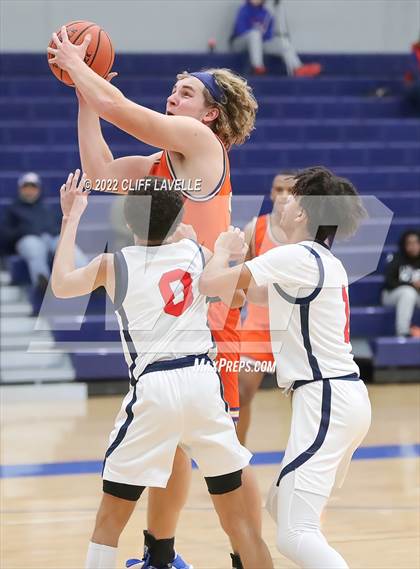 Thumbnail 2 in James Island vs. Christian Academy (Lowcountry Roundball Classic) photogallery.