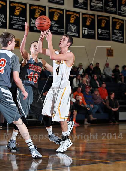 Thumbnail 3 in Pigeon Forge @ Seymour (Seymour Christmas Classic) photogallery.