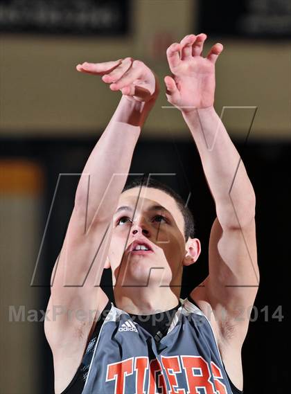 Thumbnail 2 in Pigeon Forge @ Seymour (Seymour Christmas Classic) photogallery.