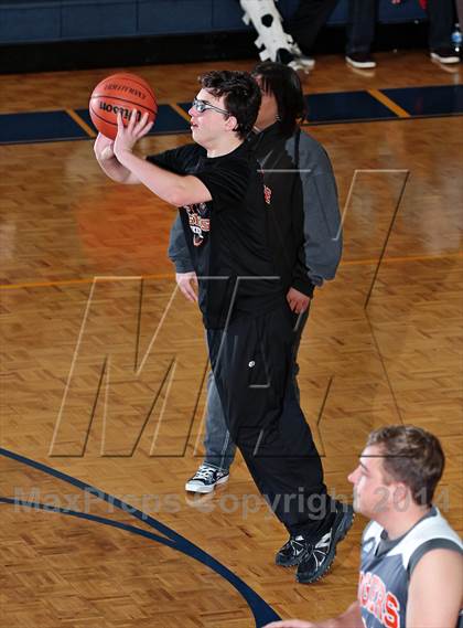 Thumbnail 1 in Pigeon Forge @ Seymour (Seymour Christmas Classic) photogallery.