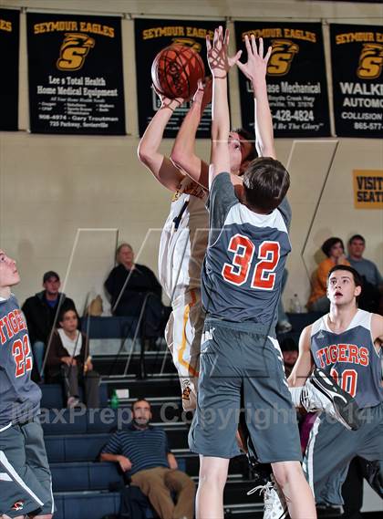 Thumbnail 3 in Pigeon Forge @ Seymour (Seymour Christmas Classic) photogallery.