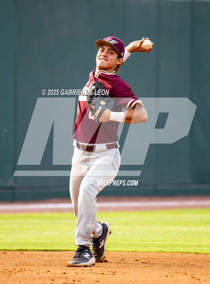 Thumbnail 1 in Los Fresnos vs. Lake Travis (UIL Region IV 6A Baseball Regional Semifinal) photogallery.