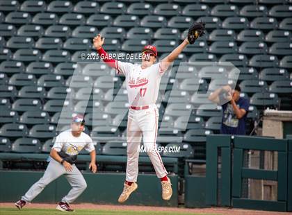 Thumbnail 1 in Los Fresnos vs. Lake Travis (UIL Region IV 6A Baseball Regional Semifinal) photogallery.
