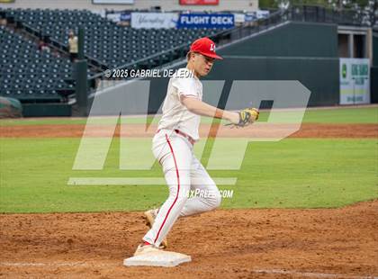 Thumbnail 1 in Los Fresnos vs. Lake Travis (UIL Region IV 6A Baseball Regional Semifinal) photogallery.