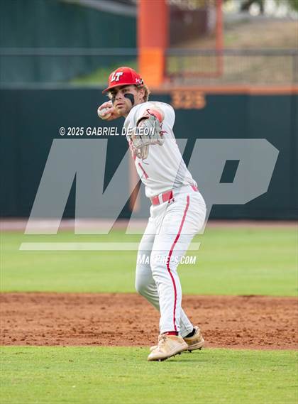 Thumbnail 3 in Los Fresnos vs. Lake Travis (UIL Region IV 6A Baseball Regional Semifinal) photogallery.