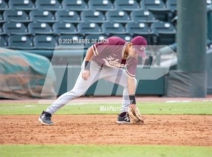 Thumbnail 2 in Los Fresnos vs. Lake Travis (UIL Region IV 6A Baseball Regional Semifinal) photogallery.