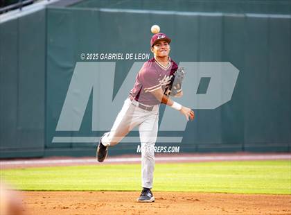 Thumbnail 2 in Los Fresnos vs. Lake Travis (UIL Region IV 6A Baseball Regional Semifinal) photogallery.