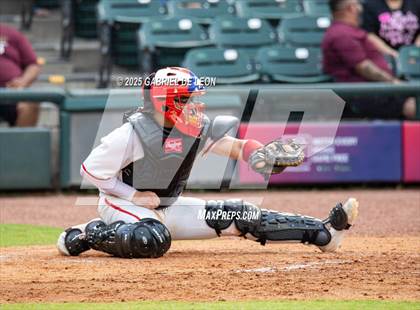 Thumbnail 2 in Los Fresnos vs. Lake Travis (UIL Region IV 6A Baseball Regional Semifinal) photogallery.