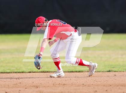 Thumbnail 2 in Montebello vs La Salle photogallery.
