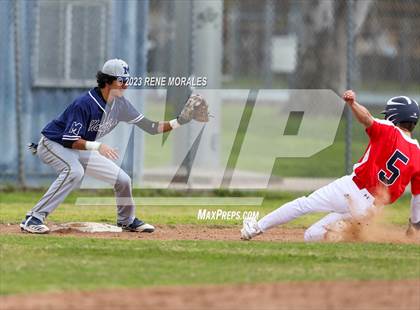 Thumbnail 1 in Montebello vs La Salle photogallery.