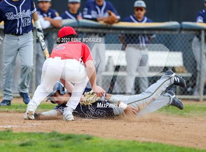 Thumbnail 3 in Montebello vs La Salle photogallery.