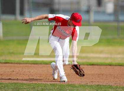 Thumbnail 1 in Montebello vs La Salle photogallery.