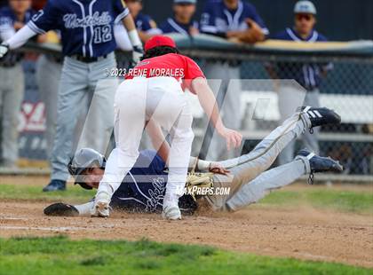 Thumbnail 1 in Montebello vs La Salle photogallery.