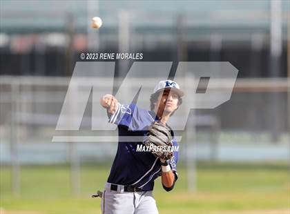 Thumbnail 1 in Montebello vs La Salle photogallery.