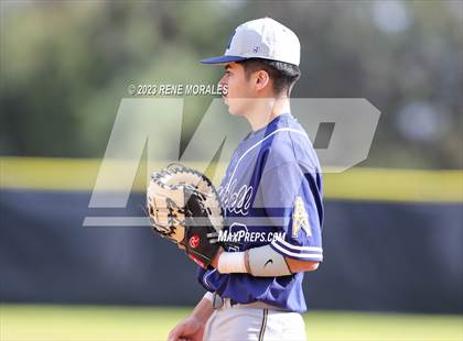 Thumbnail 3 in Montebello vs La Salle photogallery.