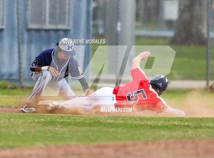 Thumbnail 1 in Montebello vs La Salle photogallery.