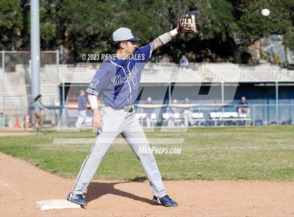 Thumbnail 2 in Montebello vs La Salle photogallery.
