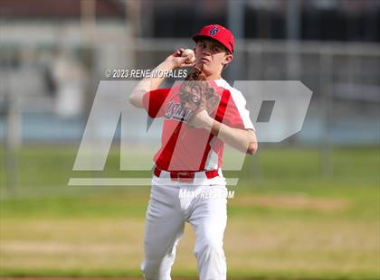 Thumbnail 1 in Montebello vs La Salle photogallery.