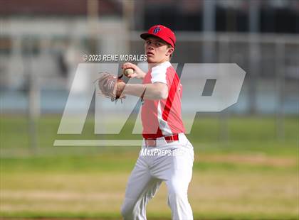 Thumbnail 3 in Montebello vs La Salle photogallery.