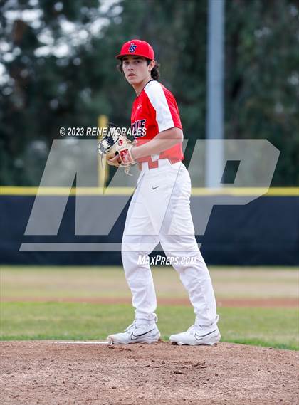 Thumbnail 3 in Montebello vs La Salle photogallery.