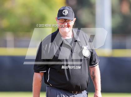 Thumbnail 2 in Montebello vs La Salle photogallery.