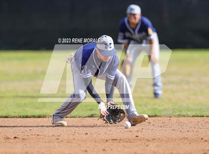 Thumbnail 3 in Montebello vs La Salle photogallery.