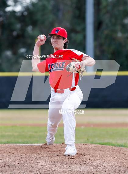 Thumbnail 3 in Montebello vs La Salle photogallery.