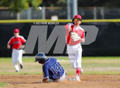 Thumbnail 2 in Montebello vs La Salle photogallery.